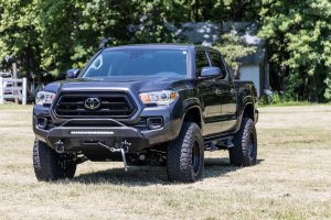 Toyota Tacoma Front Bumper - Rough Country - Hybrid | 12000-Lb Pro Series Winch | Synthetic Rope - '16-'23